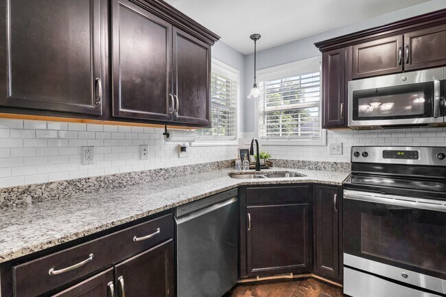 Building Photo - 773 Banister Dr