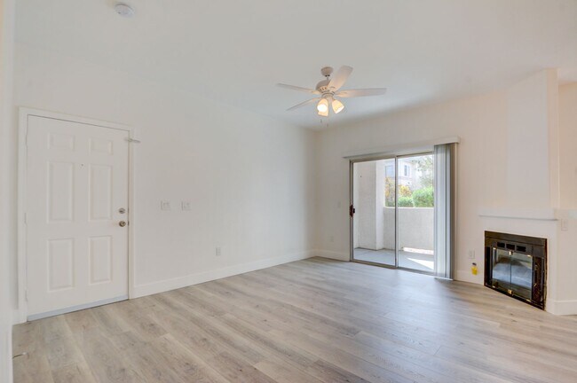 Building Photo - UPGRADED 2 BEDROOM CONDO!