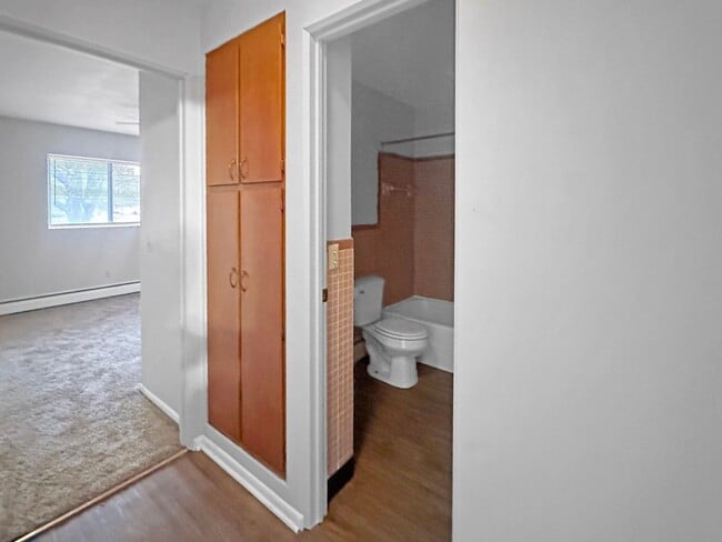 Building Photo - 2843 S Burdick St