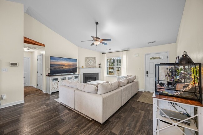 Building Photo - 215 Timber Jack Ct