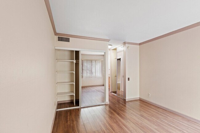 Building Photo - 5460 White Oak Ave