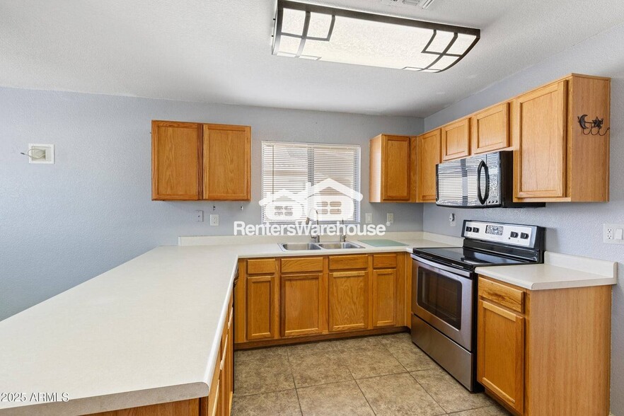 Building Photo - 39837 N Manetti St
