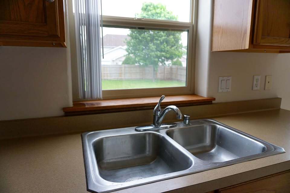 Kitchen - 6608 Radford Dr