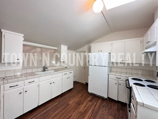 Building Photo - Charming Carmel Valley Retreat in Carmel Unified School District!