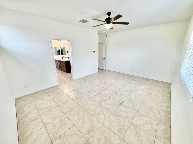Building Photo - Beautiful 3 Bedroom 2 Bath Single Level Newer Built Home In Litchfield Park! Has Solar!