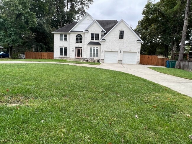 Building Photo - 7102 Oriole Ave