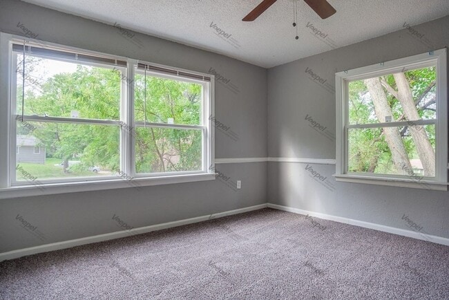 Building Photo - 3 Bedroom 1.5 Bath $1,425.00