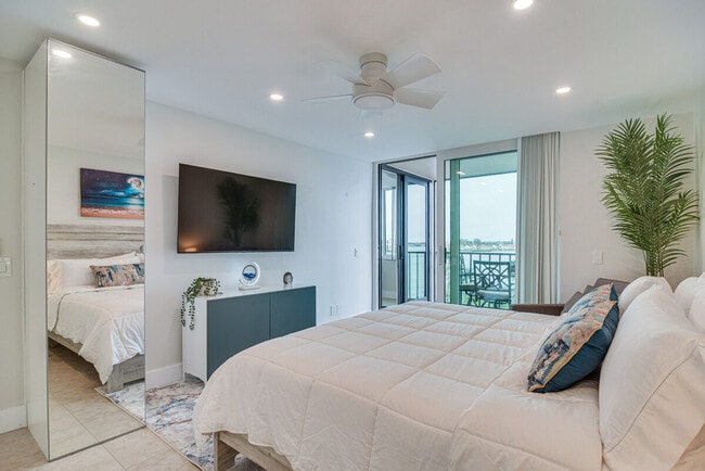 Building Photo - 6260 Palma Del Mar Blvd S