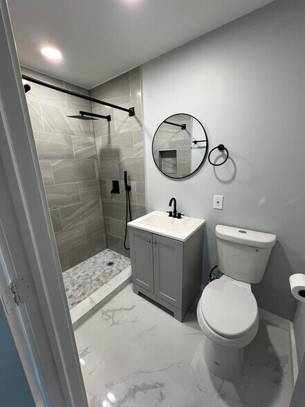 Building Photo - 285 NE 43rd St