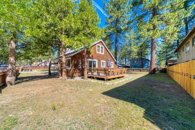 Building Photo - Lovely home with lake views available for ...