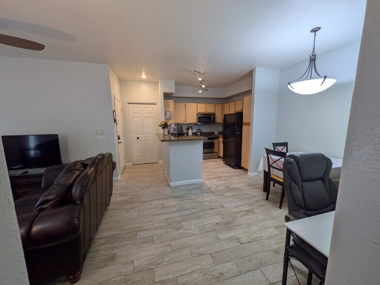 Building Photo - 4343 E Soliere Ave