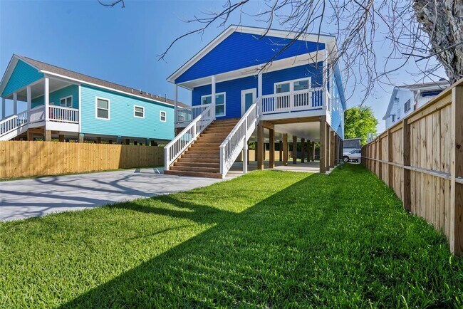Building Photo - 4620 N Railroad Ave