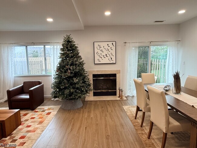 Building Photo - 22 Castle Ridge Dr