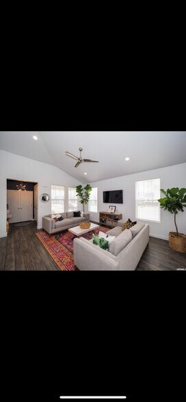 Building Photo - 2108 Kimber Ln