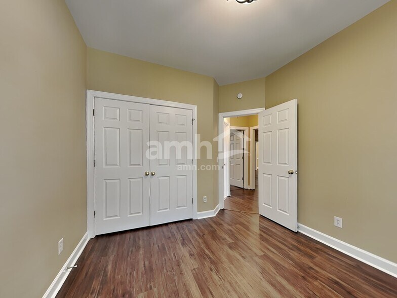 Building Photo - 1100 Secotan Pl