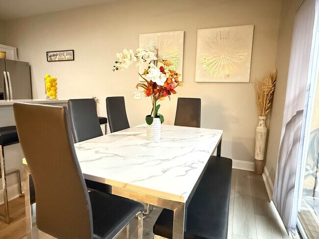 Building Photo - 4735 Vero Beach Pl