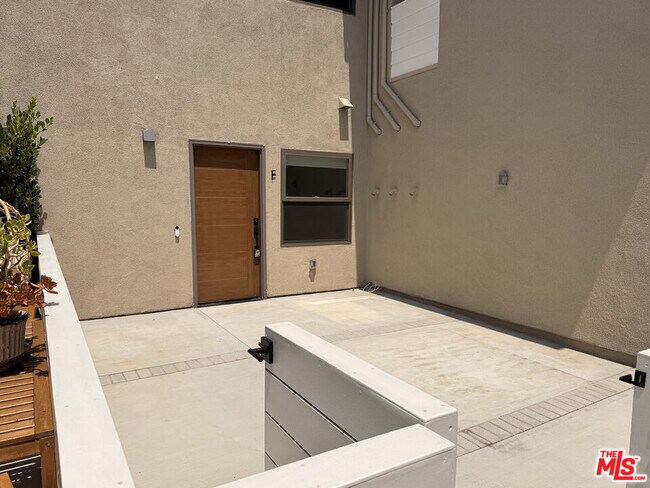 Primary Photo - 1138 Princeton St