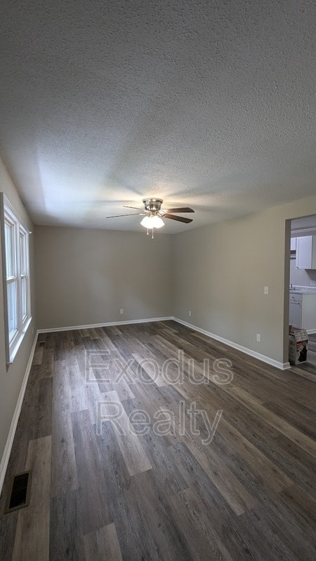 Building Photo - 8708 Peach Tree Dr