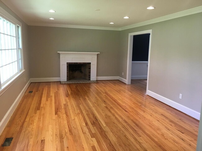 Building Photo - SINGLE FAMILY HOME.