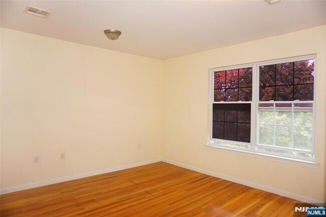 Building Photo - 492-494 Irvine Turner Boulevard Unit 3