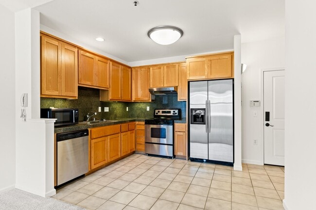 Building Photo - Downtown Oakland Condo w/ Parking & In Unit Laundry