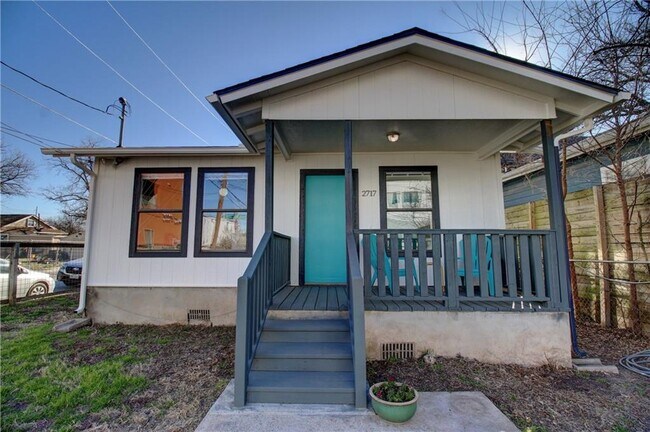 Primary Photo - 2717 Santa Rosa St