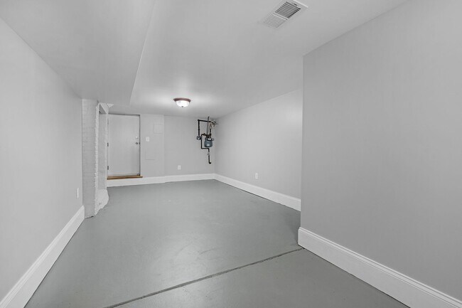 Building Photo - 104 S Carrollton Ave