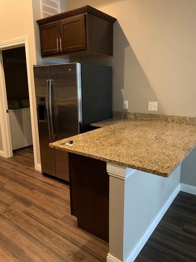 Building Photo - 1534 River Dr