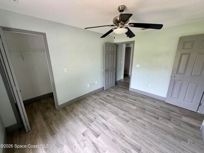 Building Photo - 915 Twisting Branch Ct