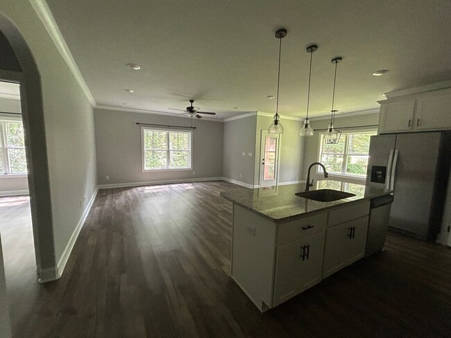 Building Photo - 207 Dawn Dr
