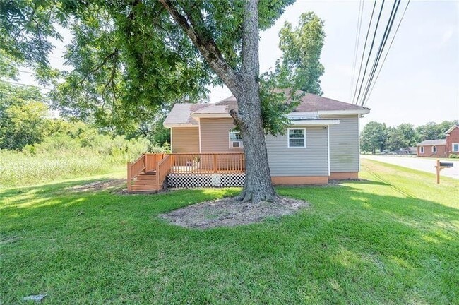 Building Photo - 823 Cooper Dr NE