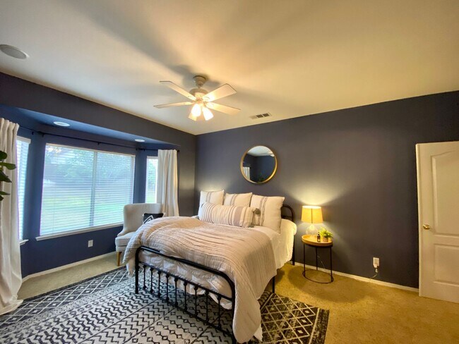 Building Photo - $2,450 Beautiful 3 Bedroom Home In  The Qu...