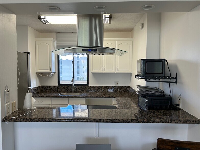 Kitchen - 2121 Ala Wai Blvd