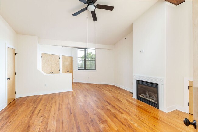 Building Photo - Beautiful 2 Bedroom