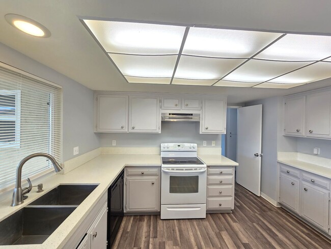 Building Photo - For Rent: Spacious 4-Bedroom / 3 Full bathrooms /  Home with Covered Patio & Modern Upgrades