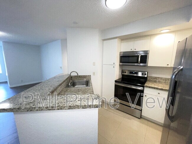 Building Photo - 3410 Pinewalk Dr N