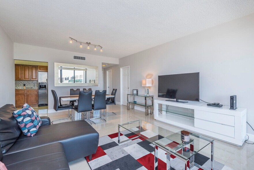 Building Photo - 3505 S Ocean Dr