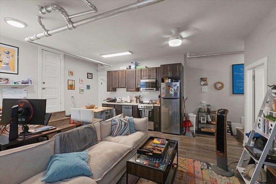 Building Photo - 2348 W Addison St