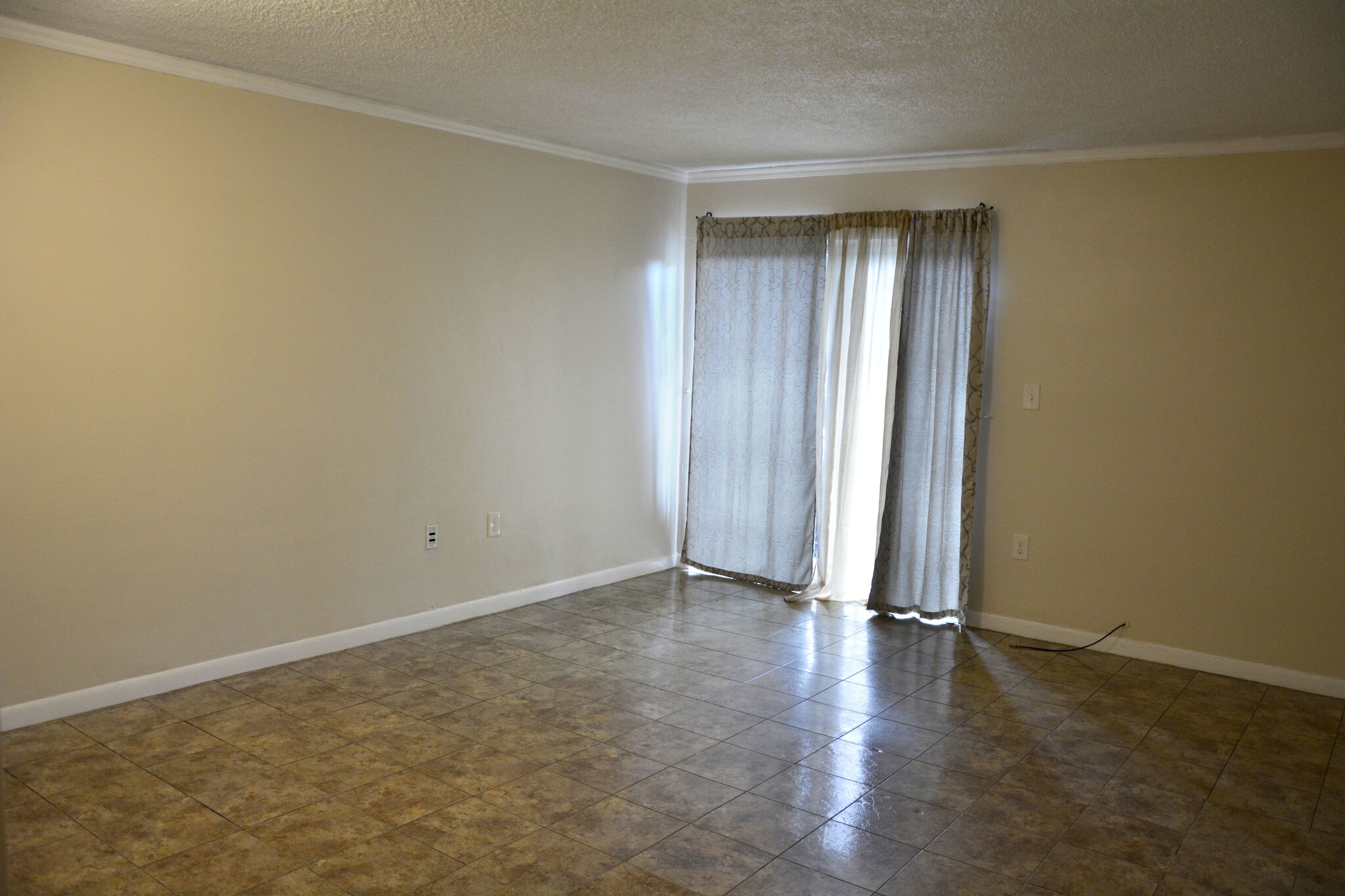 Building Photo - 2498 SW 17th Ave