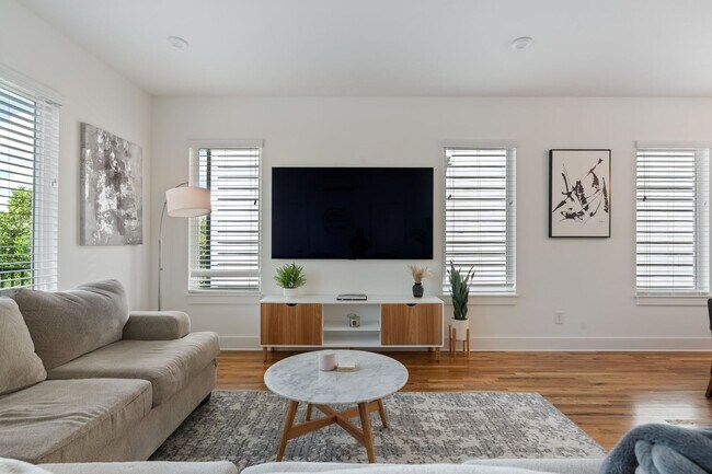 Building Photo - Sterling Point 3 Bed Home