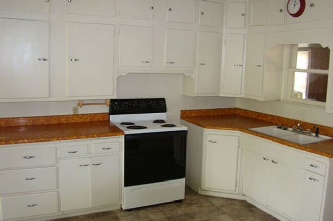 Building Photo - 2 bedroom 1 bath home