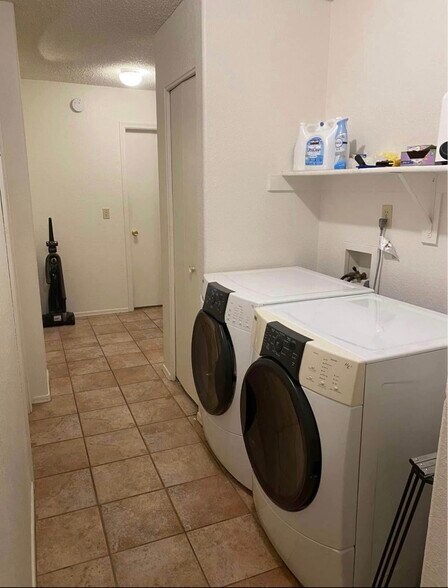 Building Photo - 8881 E Rose Tree St