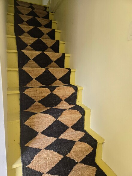 Building Photo - 5 Oil Mill Ln