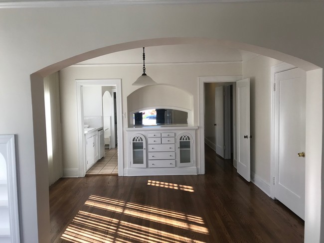Primary Photo - 2833 Somerset Dr