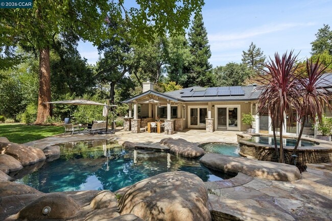 Building Photo - 783 Los Palos Manor