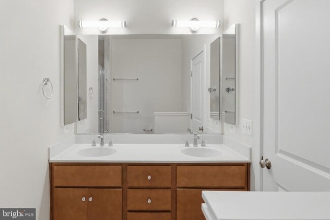 Building Photo - 16199 Columbus Ave