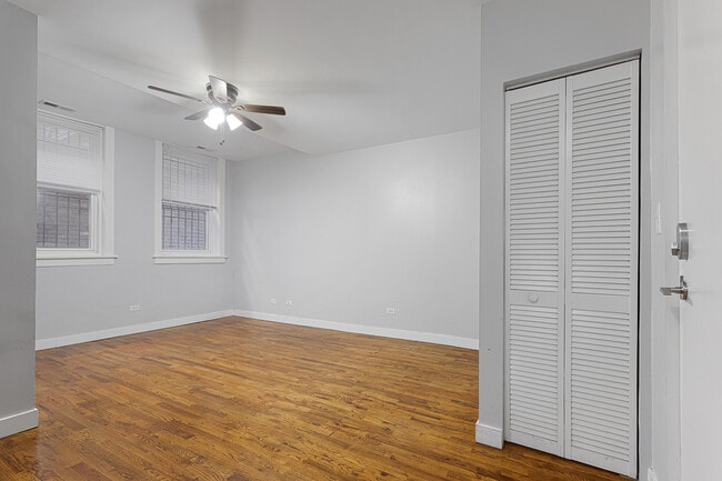 Building Photo - 7456 N Greenview Ave