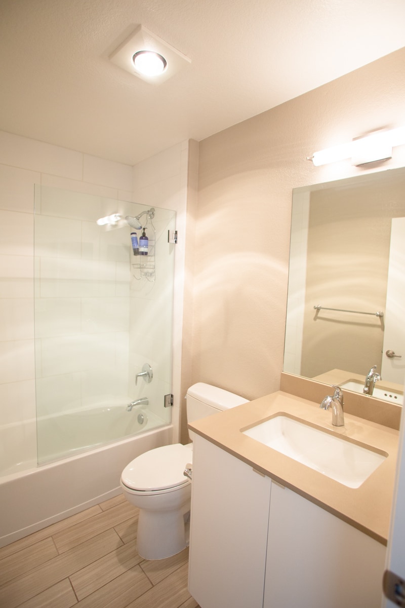 Guest Bathroom - 202 Shoreline Ct