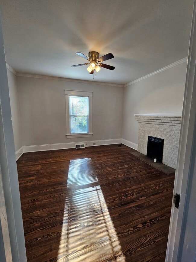 Building Photo - 920 N Church St