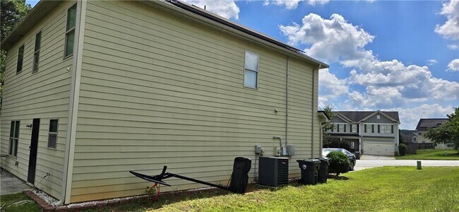 Building Photo - 2230 Village Trail Ct